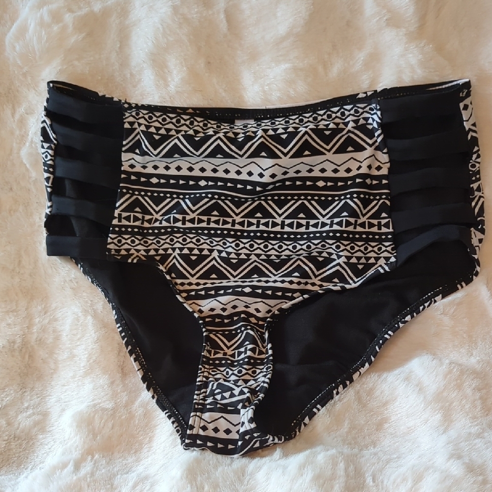 Rue21 Black and White Tribal Bikini Bottom NWOT Sz S